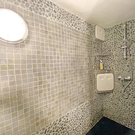 Castillo Moro Willa *