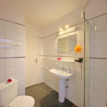 Willa Castillo Moro *